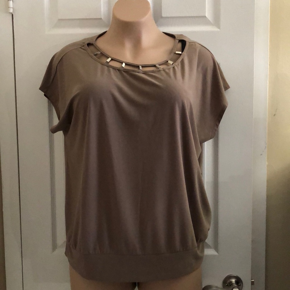 NWT Plus Size Short Sleeve Cut Out Neckline Silver Tone Accents Shirt - 3X